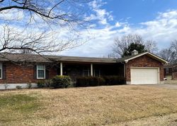 Pre-foreclosure in  NANEEN DR Louisville, KY 40216