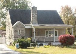 Pre-foreclosure in  FARNSLEY RD Louisville, KY 40216