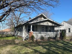 Pre-foreclosure in  SW WATSON AVE Topeka, KS 66606