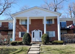 Pre-foreclosure in  N DRYDEN PL C Arlington Heights, IL 60004