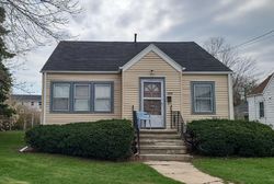 Pre-foreclosure in  EASTMAN AVE Green Bay, WI 54302