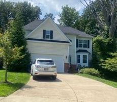 Pre-foreclosure in  RUGGED LN Capitol Heights, MD 20743
