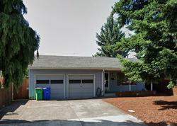 Pre-foreclosure in  NE CLACKAMAS ST Portland, OR 97220