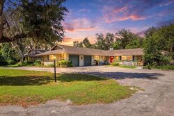 Pre-foreclosure in  VANDERIPE RD Sarasota, FL 34241