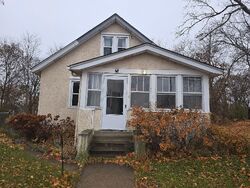 Pre-foreclosure in  JESSAMINE AVE E Saint Paul, MN 55117