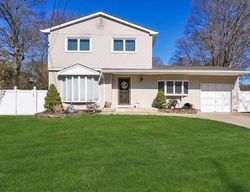 Pre-foreclosure in  LINCOLN AVE Holbrook, NY 11741