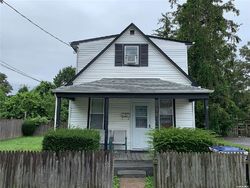 Pre-foreclosure in  FRANKLIN SQ Freeport, NY 11520