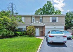 Pre-foreclosure in  STANLEY DR Merrick, NY 11566