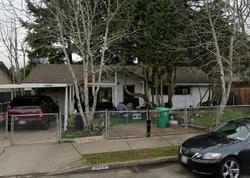 Pre-foreclosure in  SE LAFAYETTE ST Portland, OR 97236