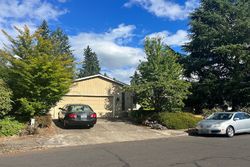 Pre-foreclosure in  SW SERENA WAY Portland, OR 97224