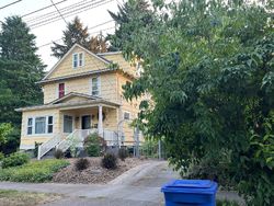 Pre-foreclosure in  SE 33RD AVE Portland, OR 97214