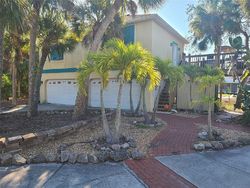 Pre-foreclosure in  SANDY COVE AVE Sarasota, FL 34242