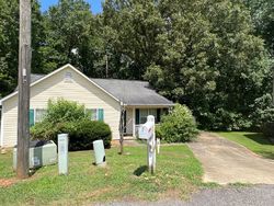 Pre-foreclosure in  BELLE FLOWER CT Spartanburg, SC 29303