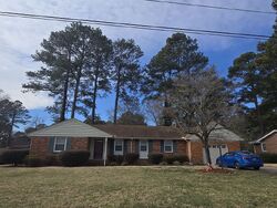 Pre-foreclosure in  FAIRWAY DR Portsmouth, VA 23701