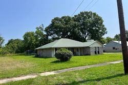 Pre-foreclosure in  SUNSHINE PARK CT Baton Rouge, LA 70811