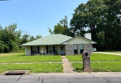Pre-foreclosure in  SUNSHINE PARK CT Baton Rouge, LA 70811