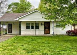 Pre-foreclosure in  PETWOOD BLVD Louisville, KY 40272