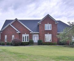 Pre-foreclosure in  CRYSTAL POINTE DR Louisville, KY 40299