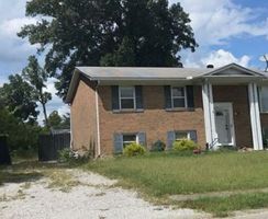 Pre-foreclosure in  REDWOOD DR Clarksville, IN 47129