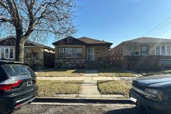 Pre-foreclosure in  W 80TH PL Chicago, IL 60620