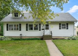 Pre-foreclosure in  E LINCOLN ST Sycamore, IL 60178