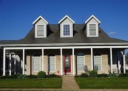 Pre-foreclosure in  PARKFIELD DR Pekin, IL 61554