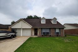 Pre-foreclosure in  MEADOWPOINT DR League City, TX 77573
