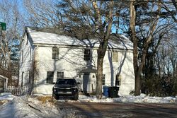 Pre-foreclosure in  SHENIPSIT LAKE RD Tolland, CT 06084