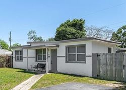 Pre-foreclosure in  SW 40TH CT Hollywood, FL 33023