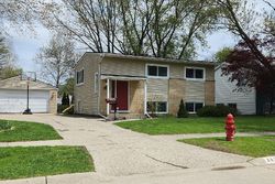 Pre-foreclosure in  PANORAMA DR Milford, MI 48381