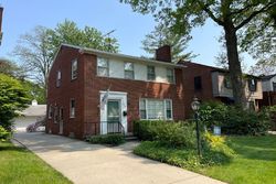 Pre-foreclosure in  EDGEWOOD DR Royal Oak, MI 48067