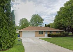 Pre-foreclosure in  SAWYER RD Toledo, OH 43615