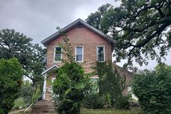 Pre-foreclosure Listing in E 14TH ST DAVENPORT, IA 52803