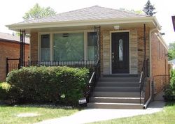 Pre-foreclosure in  S LOWE AVE Chicago, IL 60628