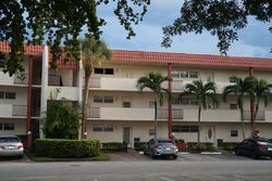 Pre-foreclosure in  S HOLLYBROOK LAKE DR  Hollywood, FL 33025