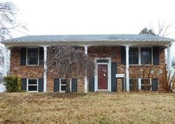 Pre-foreclosure in  CROSS GATE DR Evansville, IN 47710