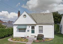 Pre-foreclosure in  SHEFFIELD AVE NE Massillon, OH 44646