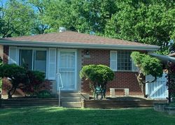 Pre-foreclosure in  LAKEVIEW AVE Saint Louis, MO 63138