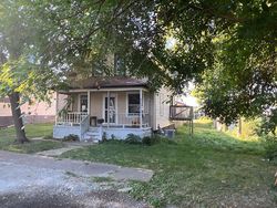 Pre-foreclosure in  18TH AVE Moline, IL 61265