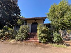 Pre-foreclosure in  SW CHAPMAN RD Sherwood, OR 97140