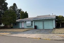 Pre-foreclosure in  NE 27TH DR Gresham, OR 97030