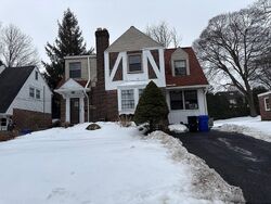 Pre-foreclosure in  CROYDEN RD Cheltenham, PA 19012