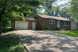 Pre-foreclosure in  N KICKAPOO ST Peoria, IL 61604