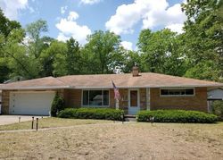 Pre-foreclosure in  WESTACRE LN Toledo, OH 43615