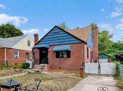 Pre-foreclosure in  130TH AVE Springfield Gardens, NY 11413
