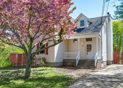 Pre-foreclosure in  LINCOLN BLVD East Moriches, NY 11940
