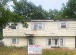 Pre-foreclosure in  NEWCASTLE DR Hamden, CT 06514