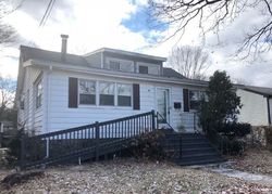 Pre-foreclosure in  POND LILY AVE New Haven, CT 06515