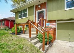 Pre-foreclosure Listing in NW 79TH TER KANSAS CITY, MO 64152