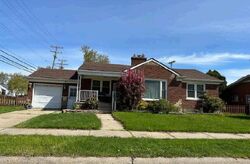 Pre-foreclosure in  HOMER ST Roseville, MI 48066